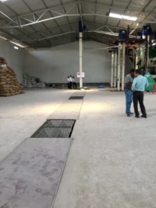 Chain conveyor below ground level