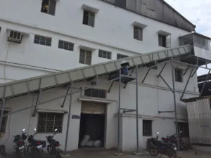 Inclined conveyor from 3rd floor for easy loading unloading