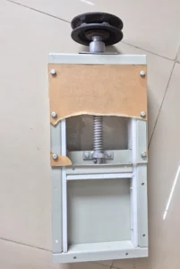 Manual discharge gate